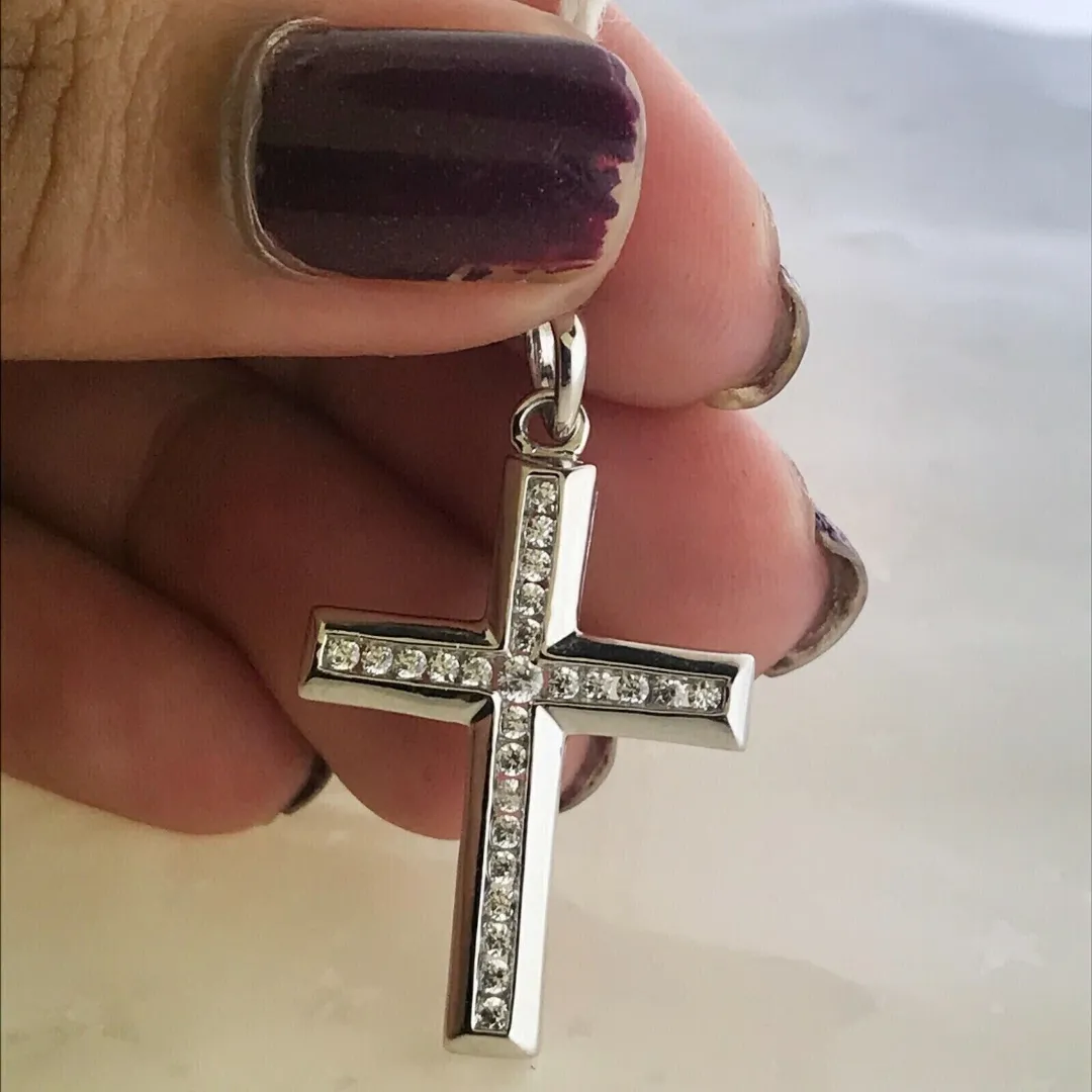 /public/photos/live/Moissanite Cross Pendant 428 (3).webp